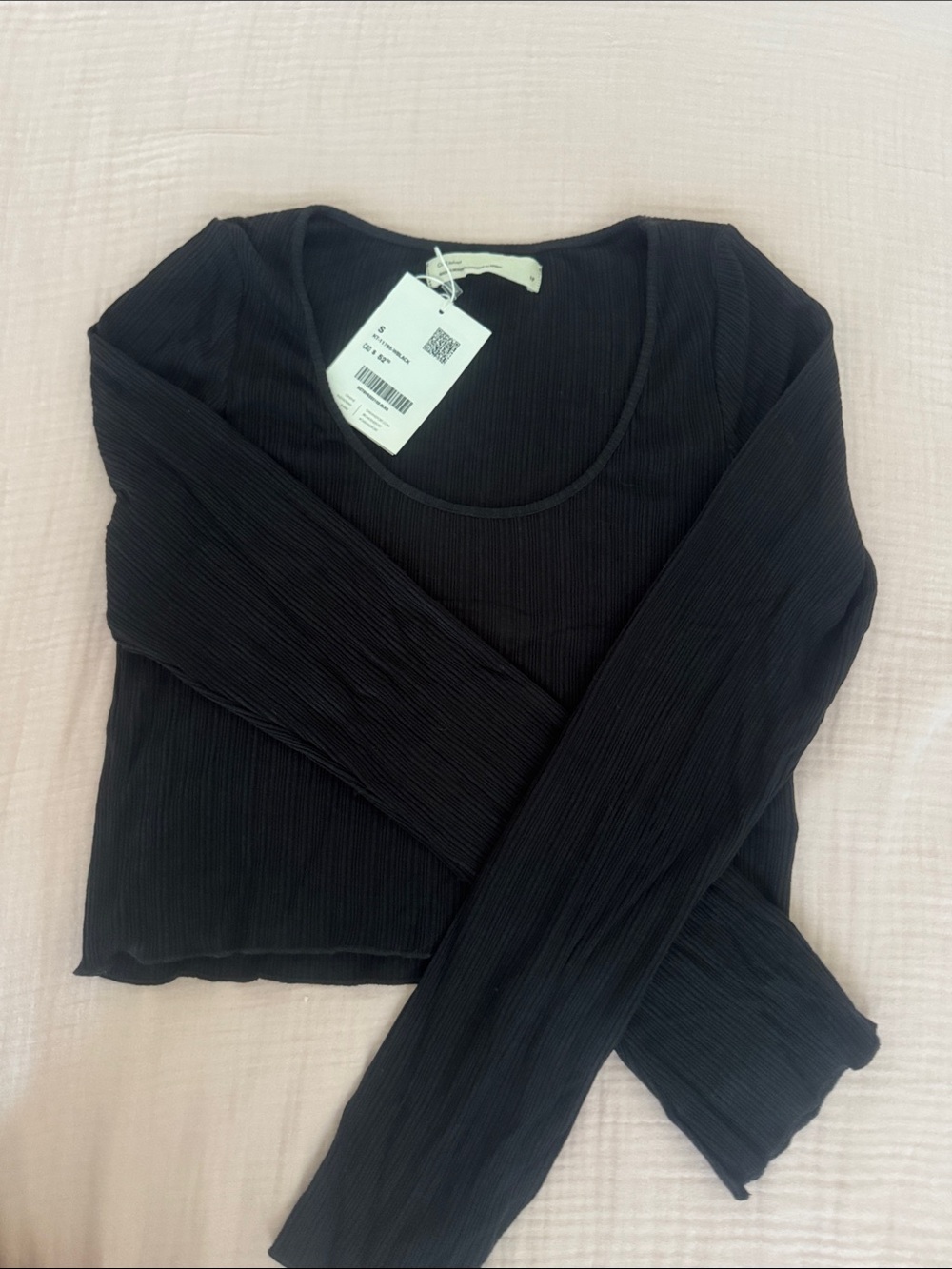Oak and fort Women’s Black Long-Sleeve Ribbed Scoop Neck Top